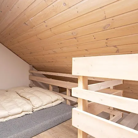 4 Person On A In Nyaraló *