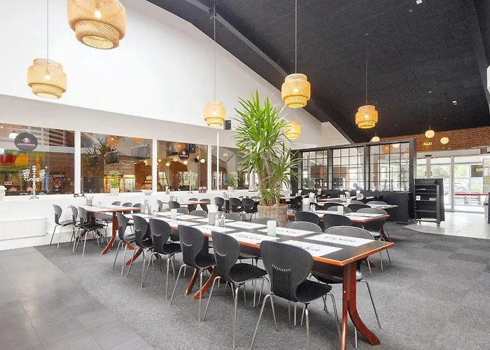 4 Person On A In 布拉万德