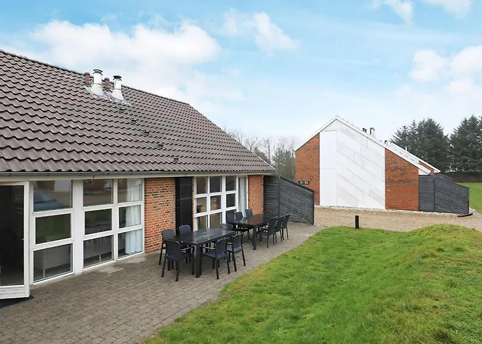 4 Person On A In 布拉万德